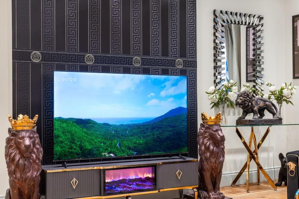 Apartament 2 Bed / 2 Bath Versace In Knightsbridge *