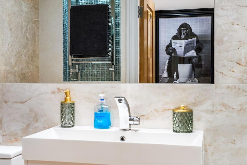 Apartament 2 Bed / 2 Bath Versace In Knightsbridge