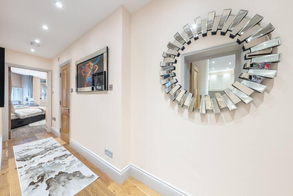 Apartament 2 Bed / 2 Bath Versace In Knightsbridge