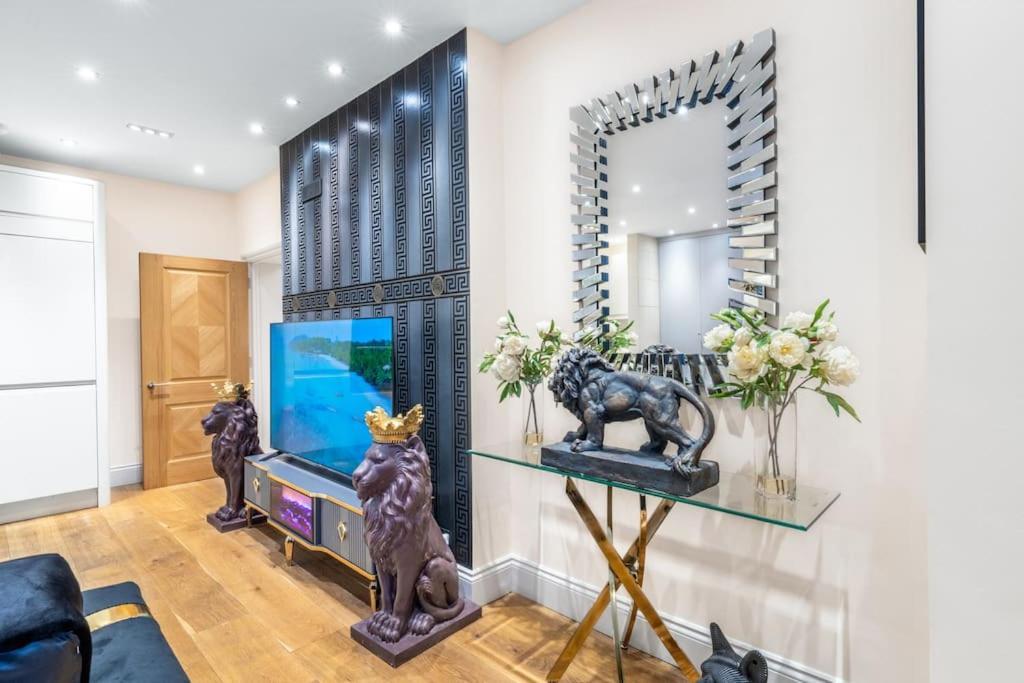 2 Bed / 2 Bath Versace In Knightsbridge Apartament *
