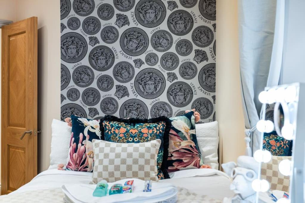 Apartament 2 Bed / 2 Bath Versace In Knightsbridge Londra