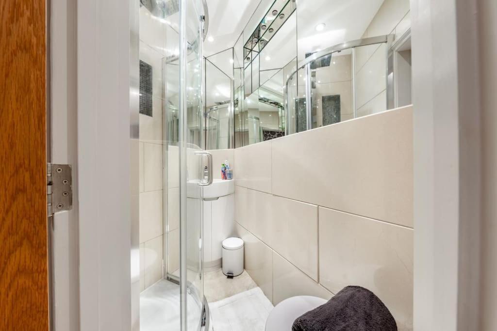 Apartament 2 Bed / 2 Bath Versace In Knightsbridge