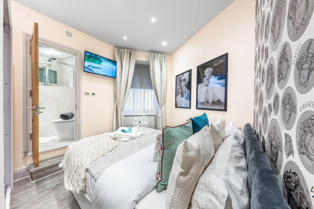 Apartament 2 Bed / 2 Bath Versace In Knightsbridge *