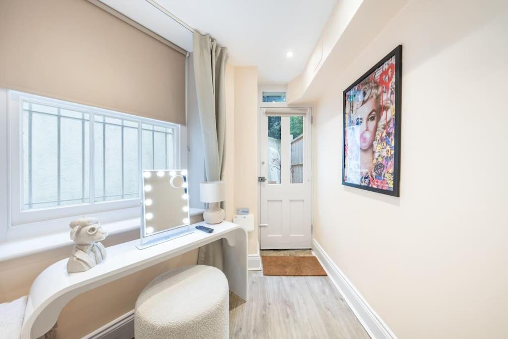 Apartament 2 Bed / 2 Bath Versace In Knightsbridge *