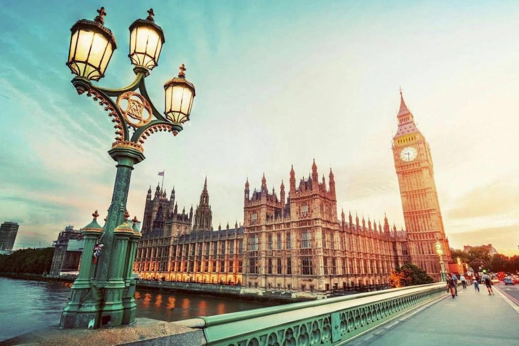 Apartament 2 Bed / 2 Bath Versace In Knightsbridge
