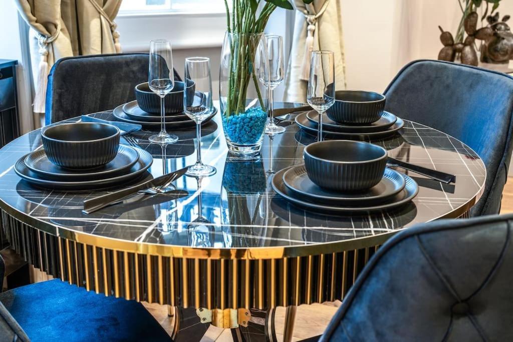 Apartament 2 Bed / 2 Bath Versace In Knightsbridge *