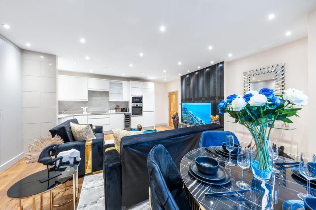 2 Bed / 2 Bath Versace In Knightsbridge Apartament *